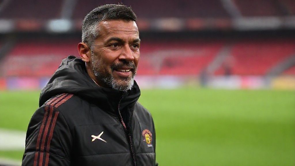 曼联新星梅努冬季租借风波：阿莫林坚称他是红魔未来核心